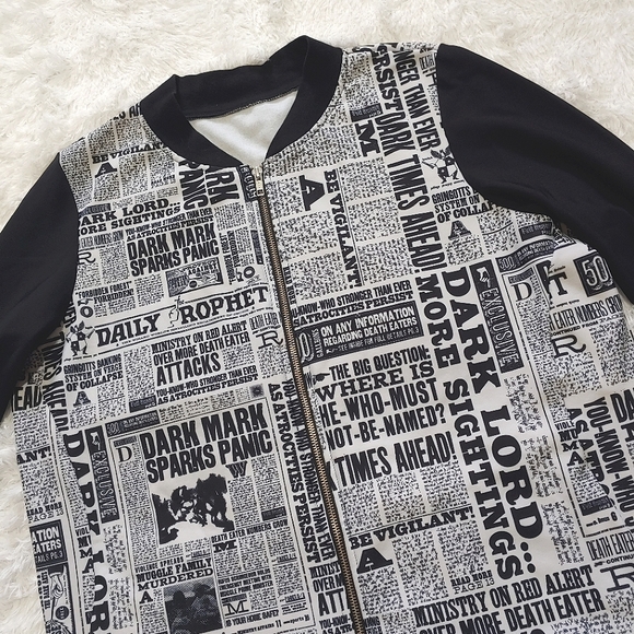 Blackmilk Harry Potter Daily Prophet Newspaper Bomber Size Large - Picture 5 of 15